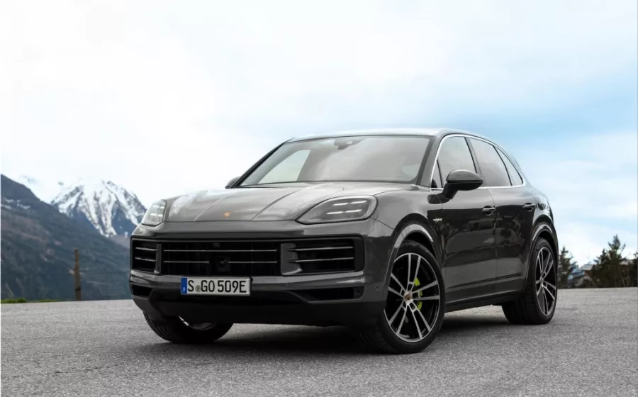 2024 Porsche Cayenne E-Hybrid: The ultimate luxury SUV for performance and efficiency