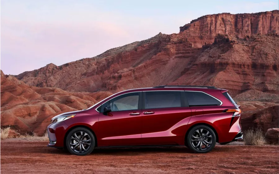 How the 2024 Toyota Sienna Hybrid is Changing the Minivan Game