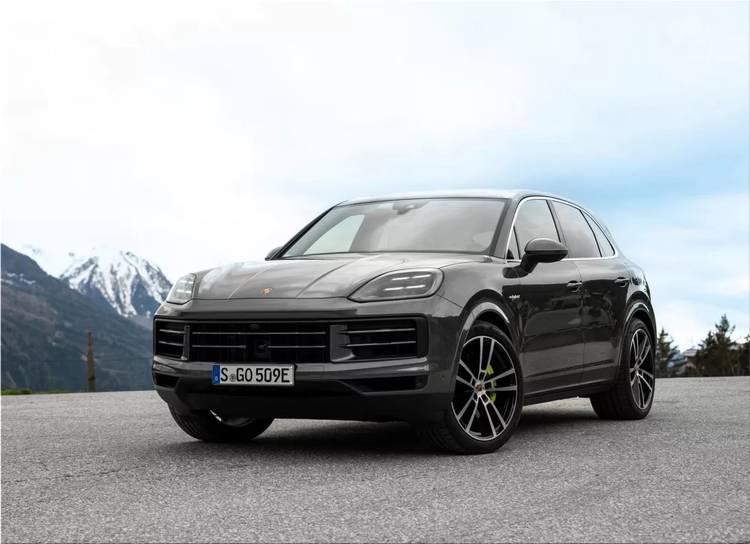 2024 Porsche Cayenne E-Hybrid: The ultimate luxury SUV for performance and efficiency